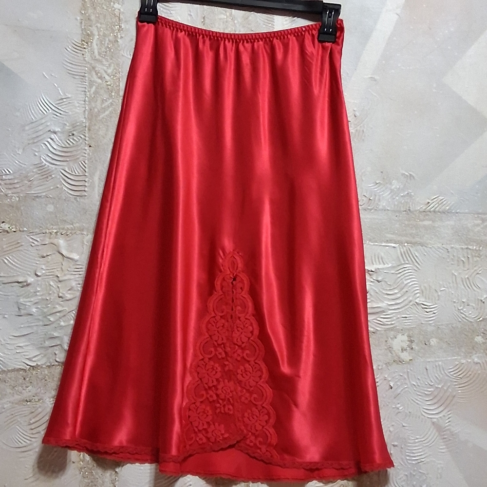 Vintage Chantilly Maidenform 25" Red Slip. - Gem